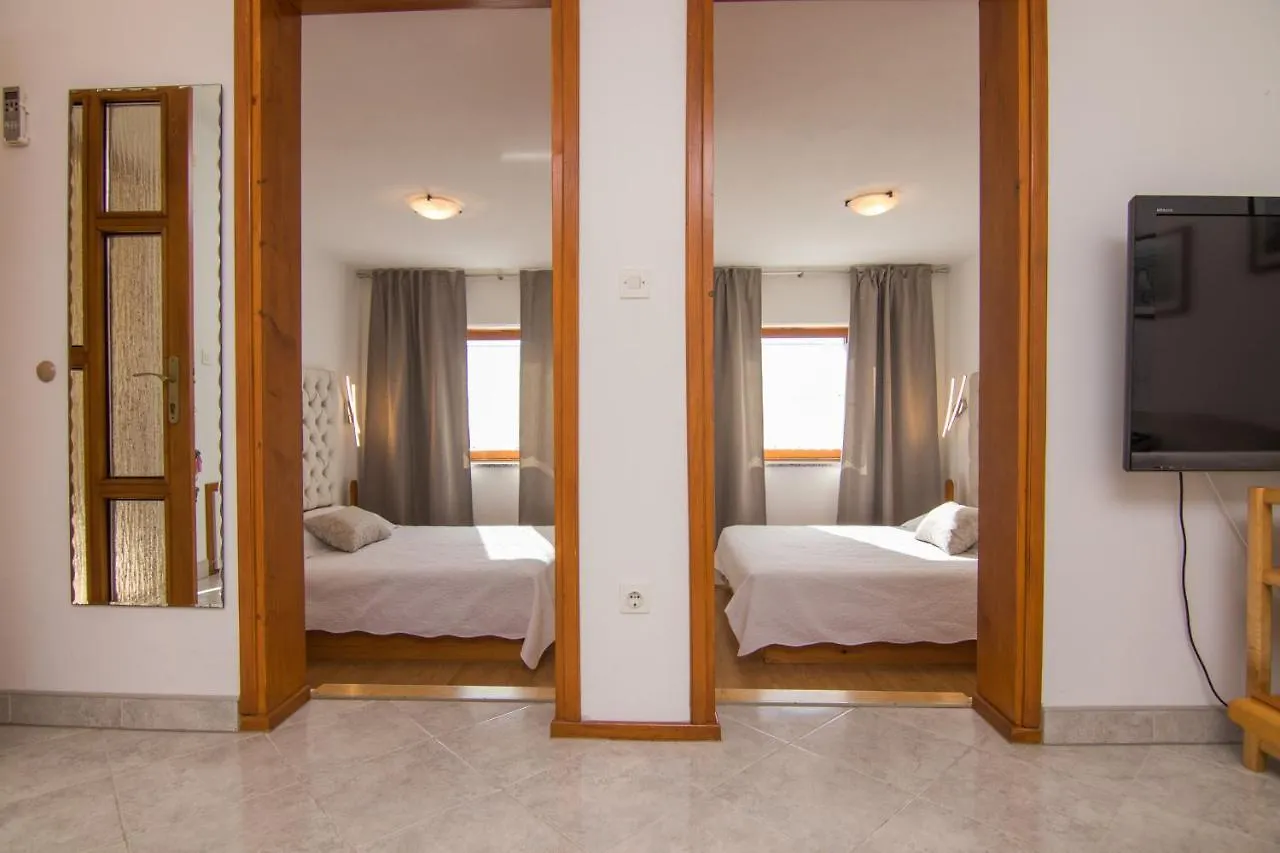 Alloggio in famiglia Apartmani Villa Kalinic Njivice