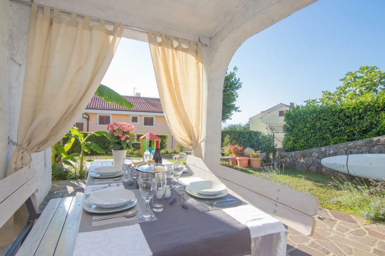 Apartmani Villa Kalinic Njivice Alloggio in famiglia