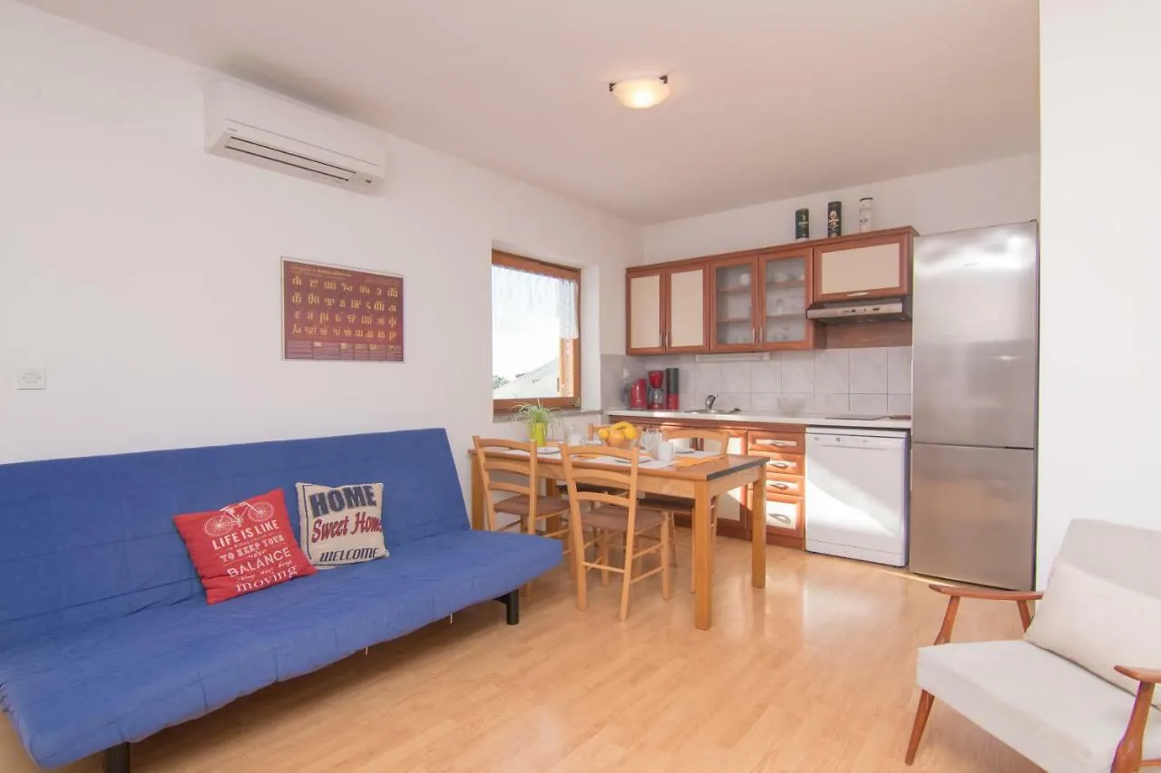 Apartmani Villa Kalinic Njivice Alloggio in famiglia