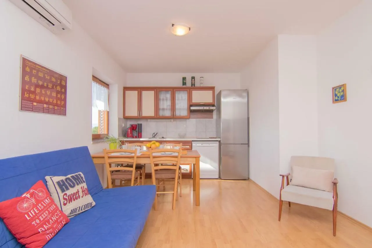 Alloggio in famiglia Apartmani Villa Kalinic Njivice Croazia