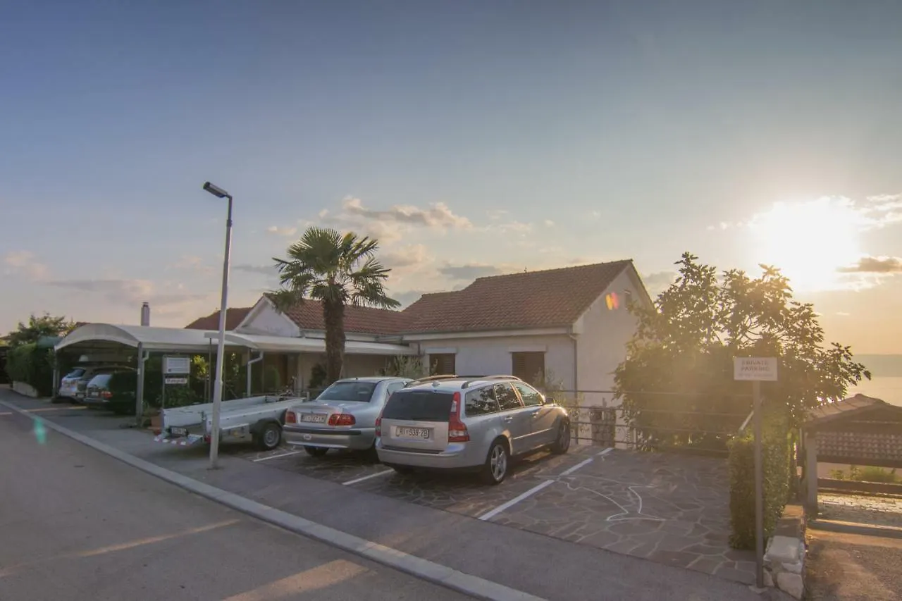 Apartmani Villa Kalinic Njivice Alloggio in famiglia