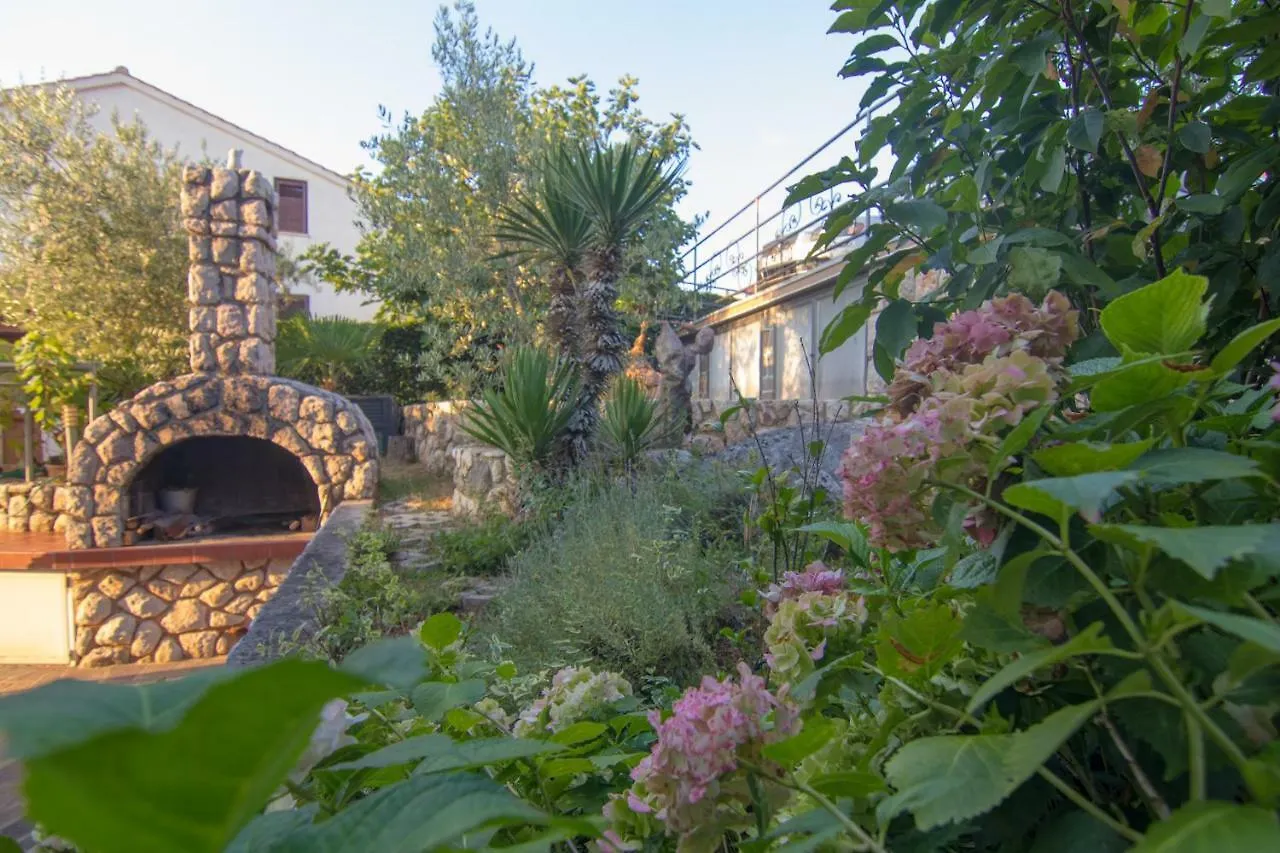 Alloggio in famiglia Apartmani Villa Kalinic Njivice