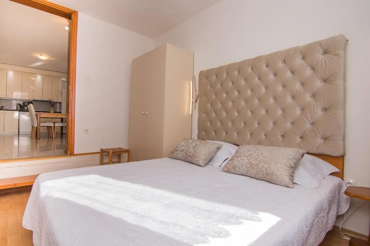Privatunterkunft Apartmani Villa Kalinic Njivice