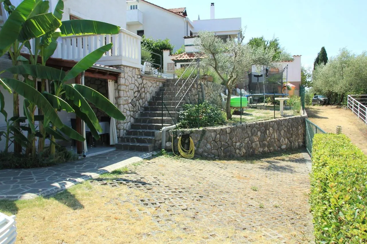Apartmani Villa Kalinic Njivice Privatunterkunft