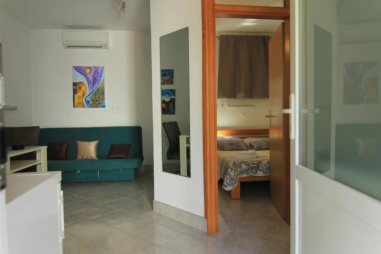 Apartmani Villa Kalinic Njivice 0*,
