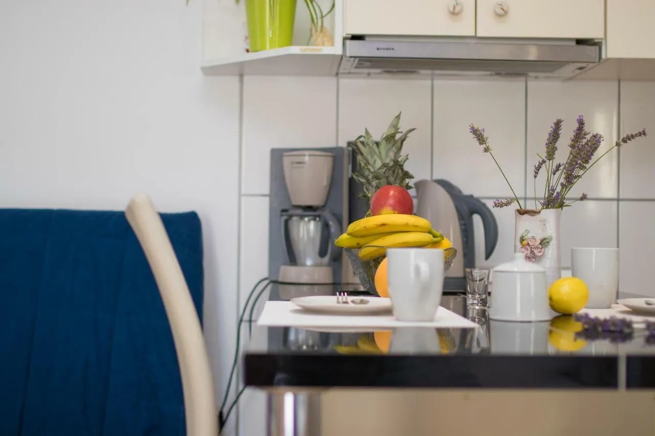 Apartmani Villa Kalinic Njivice Privatunterkunft