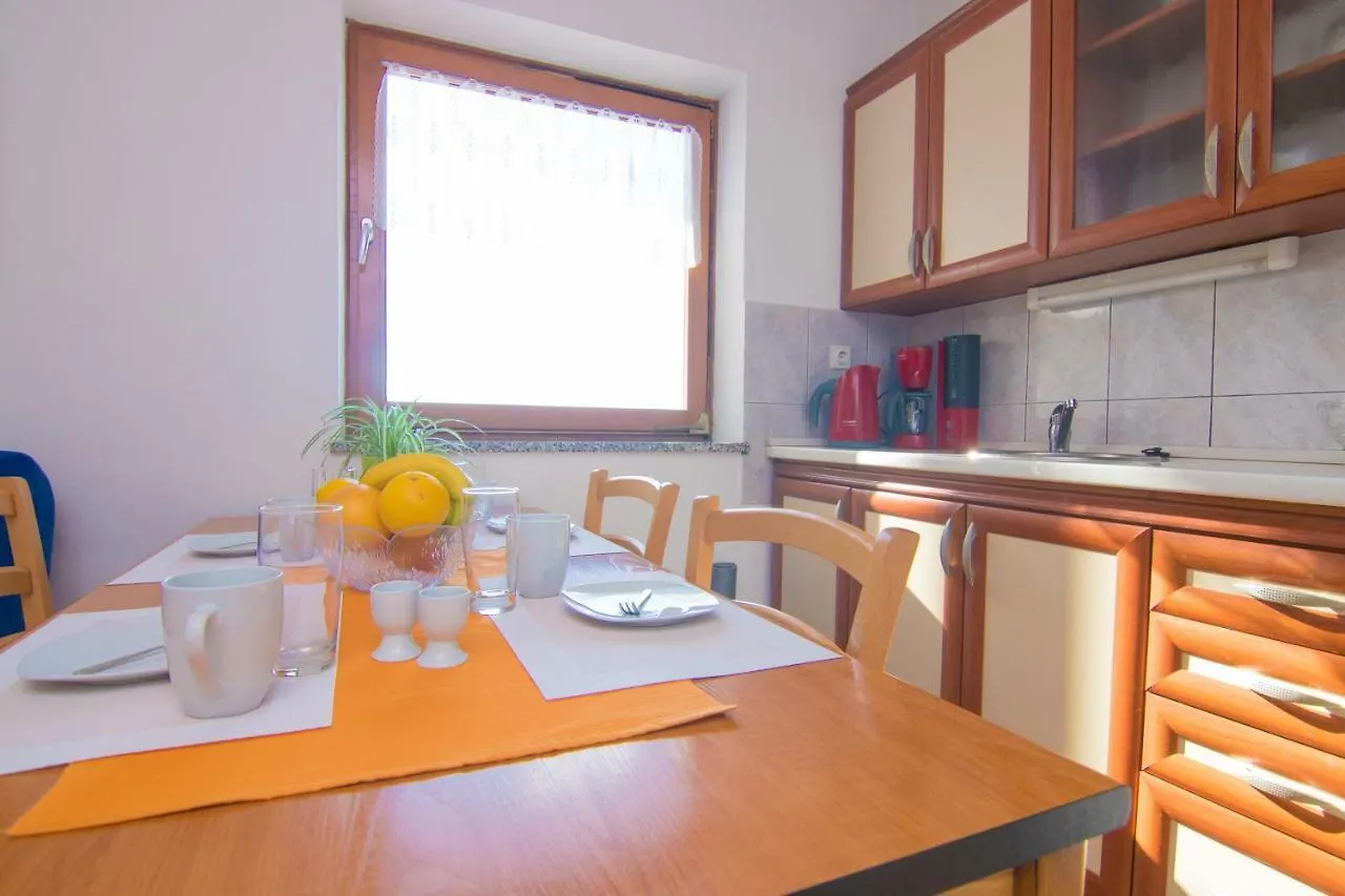 Apartmani Villa Kalinic Njivice Privatunterkunft